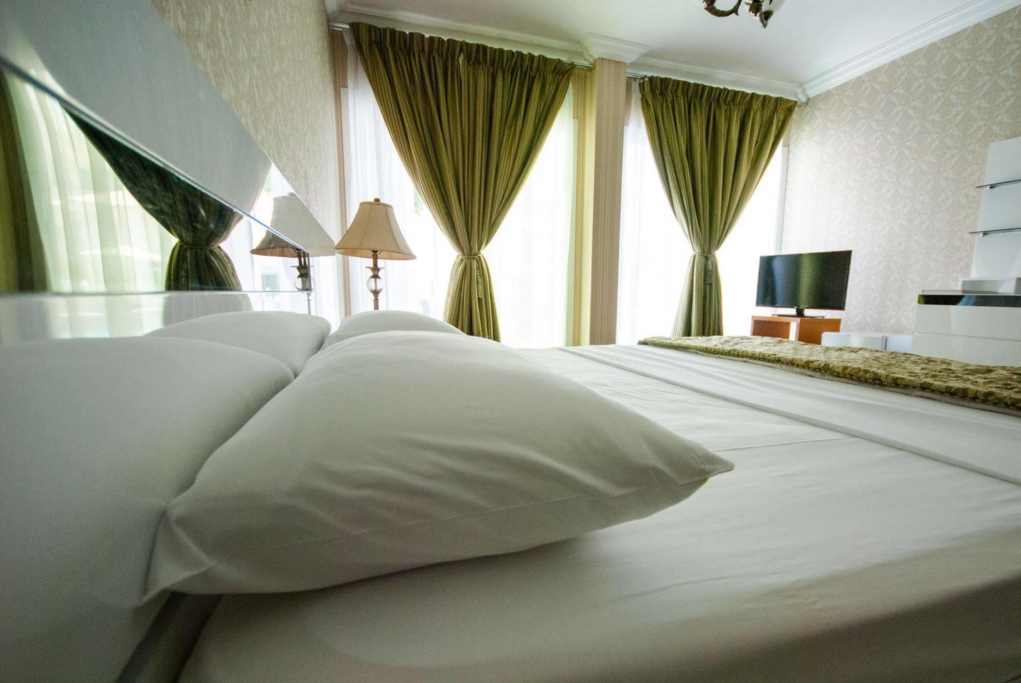 Al Khalidiah Resort Sharjah Bagian luar foto
