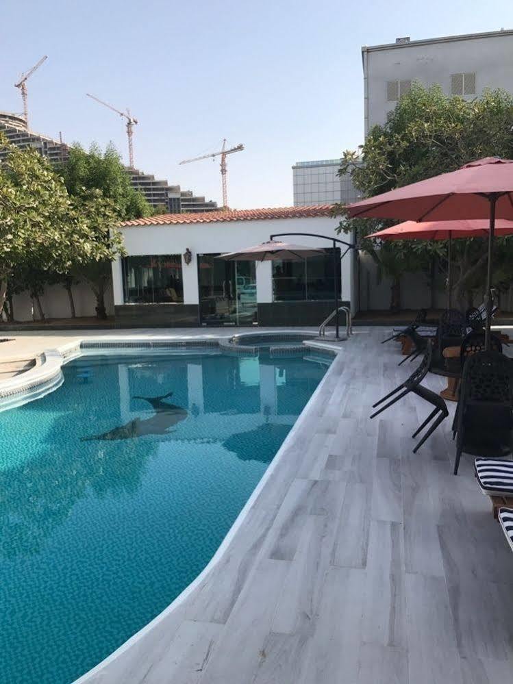 Al Khalidiah Resort Sharjah Bagian luar foto